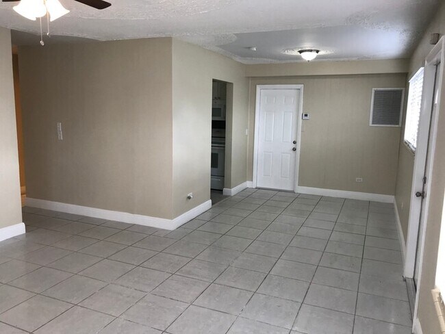 Building Photo - 2100 SW 68th Way