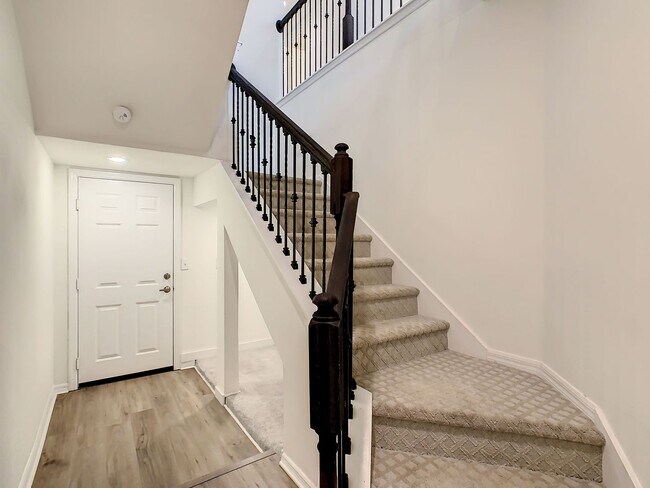 Building Photo - Completely renovated 3 Bedroom 2 Bath Cond...