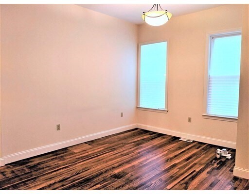 Foto del edificio - 418 McGrath Hwy
