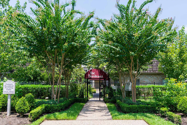 We are a gated community, close to 610 and Memorial Park. - The Bordeaux