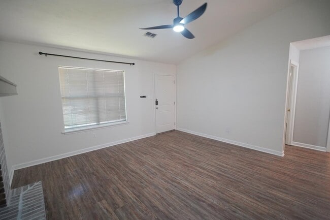 Building Photo - 3027 Oak Hammock Ln