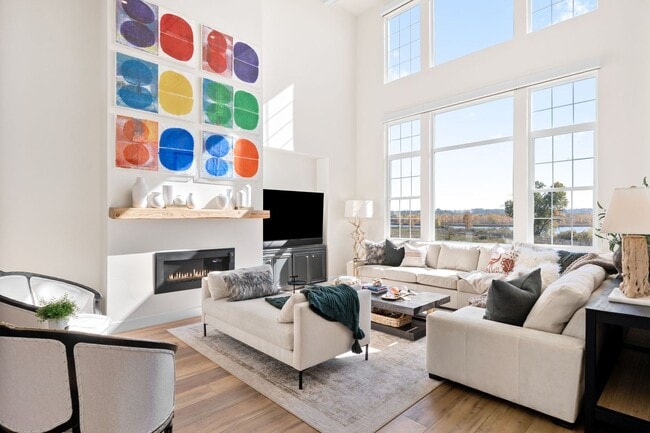 Foto del edificio - LEASED THRU 02/28/2027: LUX 6BD, 6.5BA Lakefront Home Columbine Valley