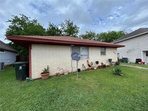 Building Photo - 1913 Pine Tree Dr