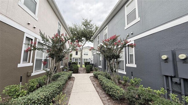 Foto del edificio - 6624 S Goldenrod Rd