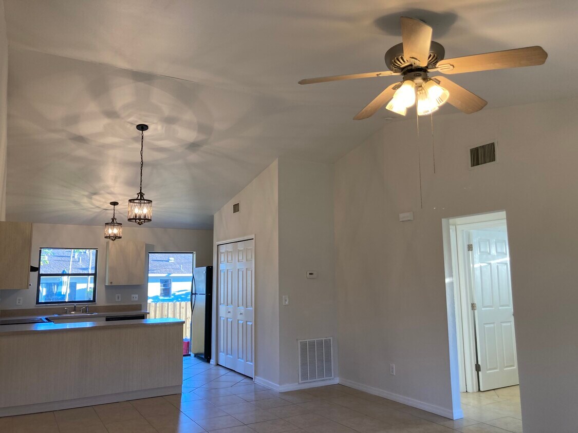 Foto principal - 18637 Holly Rd