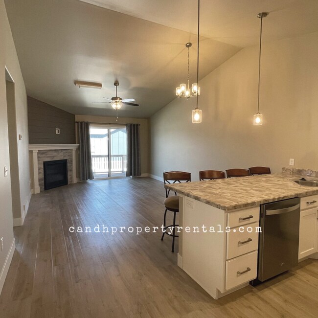 Foto del edificio - 1417 Columbine Dr