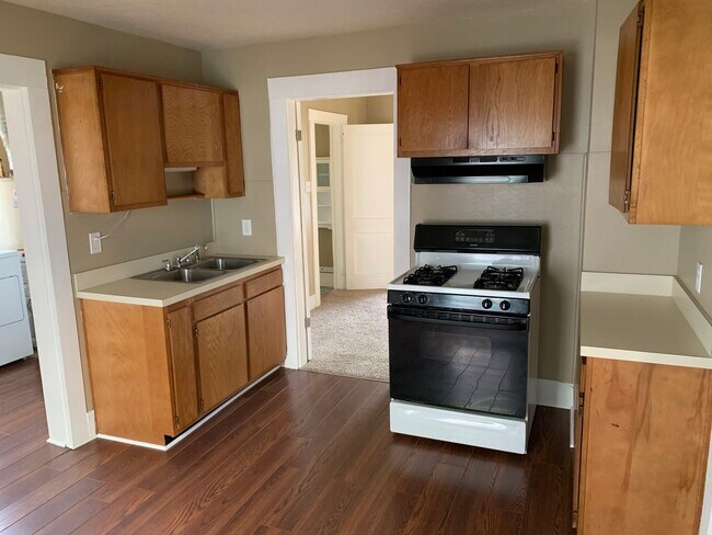 Kitchen - 114 Douglas Avenue