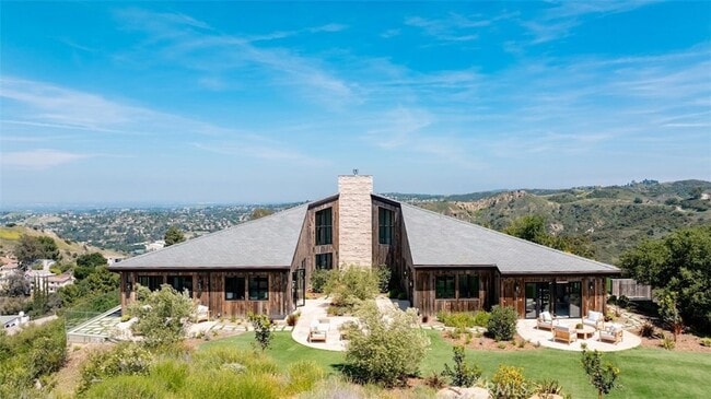 Building Photo - 3121 Old Topanga Canyon Rd
