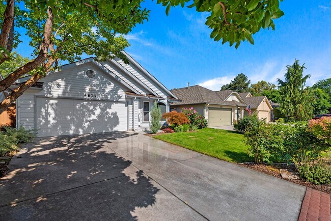 Building Photo - Available Now-3bd, 2b Home near Greenbelt ...