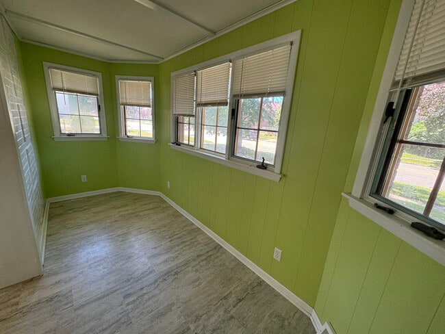 Building Photo - 410 N 4th St