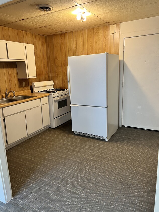 Primary Photo - 722 Lake St