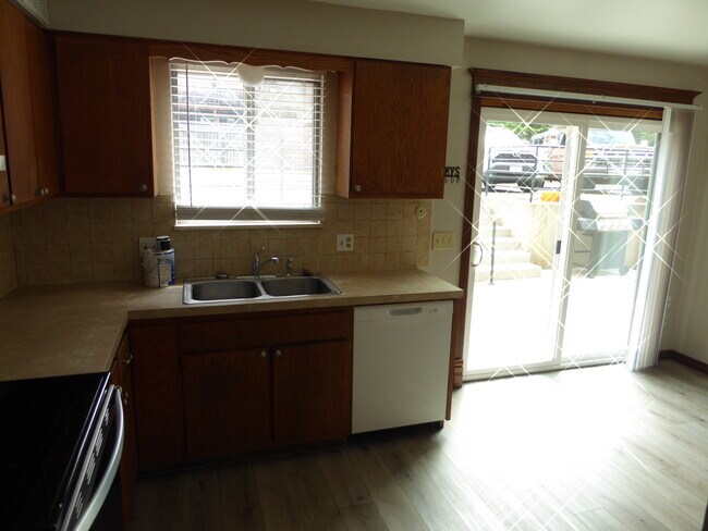 Building Photo - 1628 Azalea Dr