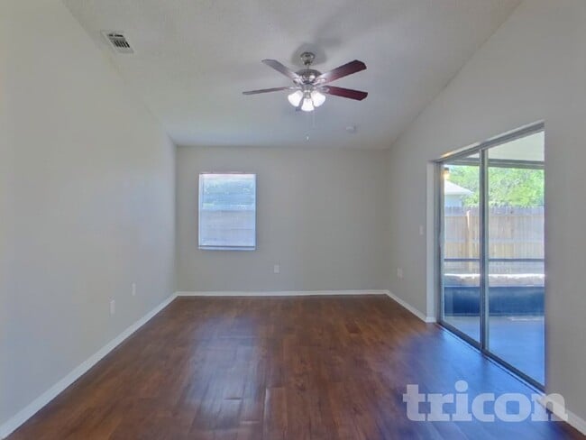 Building Photo - 1416 Thistledown Dr