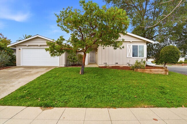 Foto del edificio - Large Home with Pool