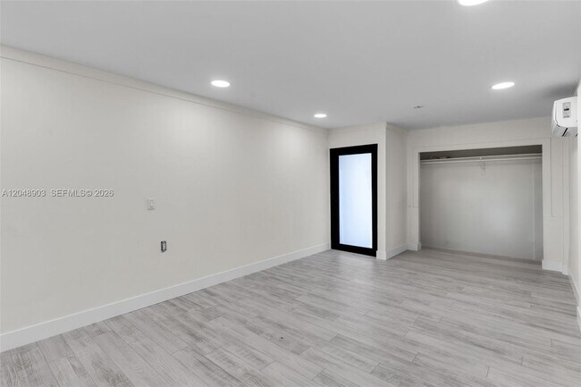 Foto del edificio - 725 SW 1st Ave