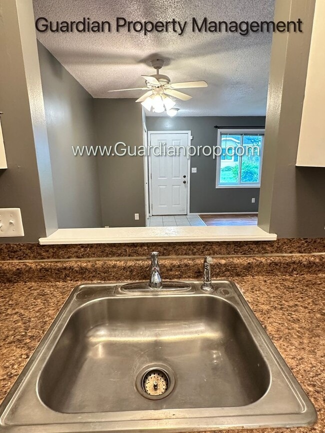 Building Photo - Brooklyn Park End Unit Patio Home, Dishwasher, One Car Garage, Available Mid June