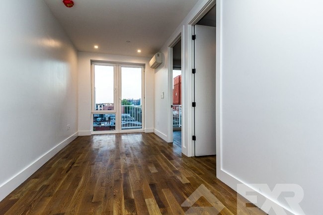 Building Photo - 916 Bergen St