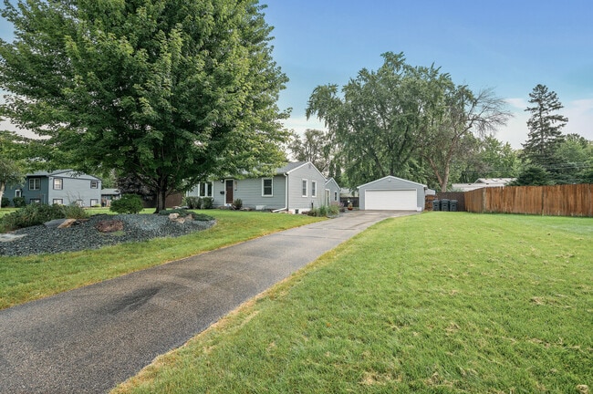 Building Photo - 8721 Elliot Ave S
