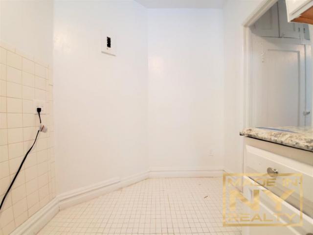 Foto del edificio - 1 bedroom in ASTORIA NY 11106