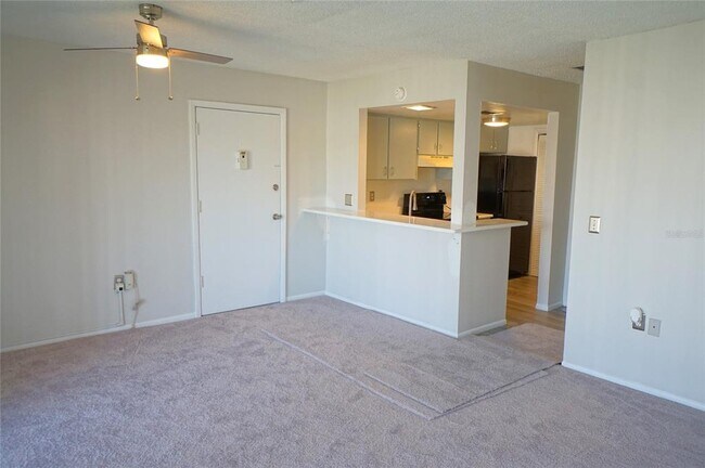 Building Photo - 3829 S Lake Dr
