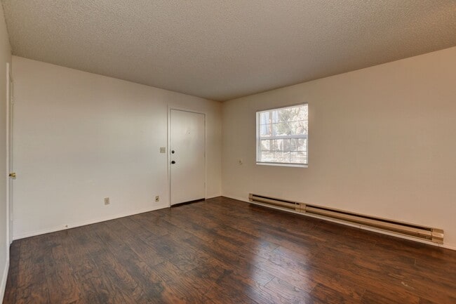 Building Photo - 638 2nd St