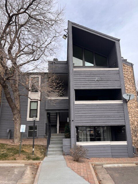 Two Bedroom Condo In DTC! Pool and Tennis Courts! Washer and Dryer In-Unit! - Two Bedroom Condo In DTC! Pool and Tennis Courts! Washer and Dryer In-Unit!