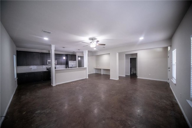 Building Photo - 3128 Sandage Ave