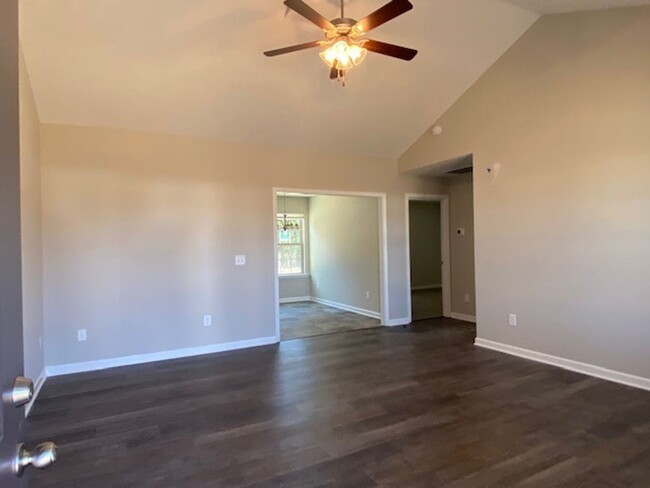 Building Photo - New 3 Bedroom 2 bath with 2 Car Garage Hom...