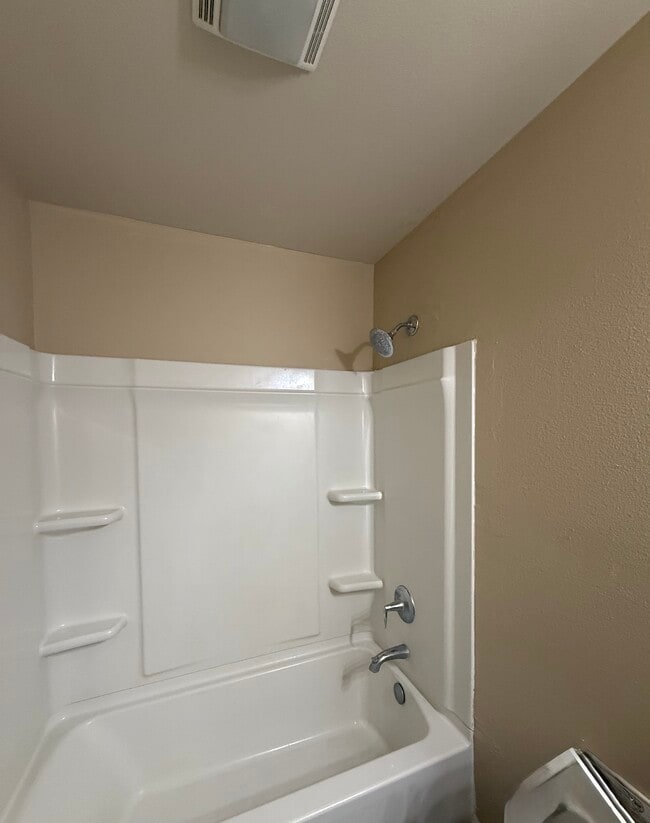 Building Photo - 10307 Valencia Ave