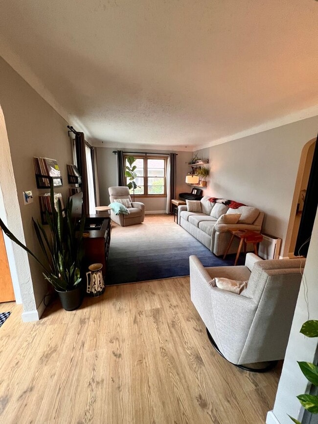 Building Photo - Roseville Home for Rent