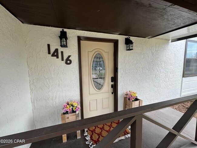 Foto del edificio - 1416 N Gray Ave