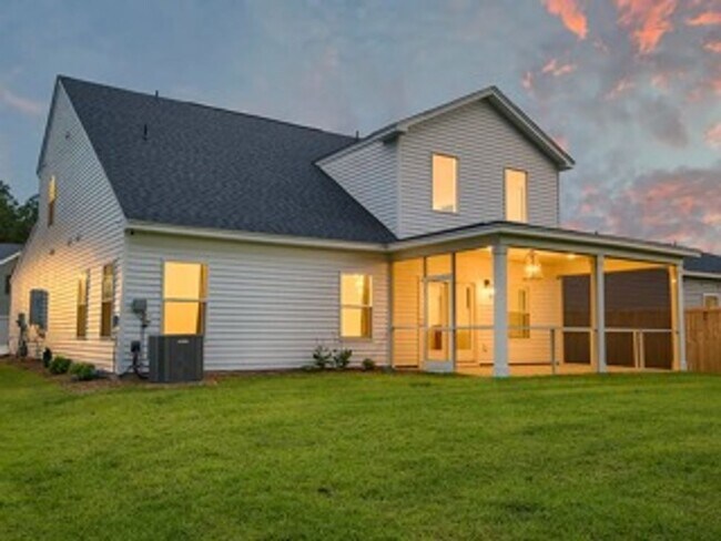 Building Photo - 4 Bedroom 4 Bath Home in Summerville!