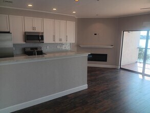 Building Photo - 401 Lakeside Ln