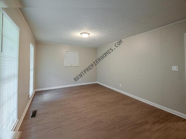 Foto del edificio - 18 Lucy Ln