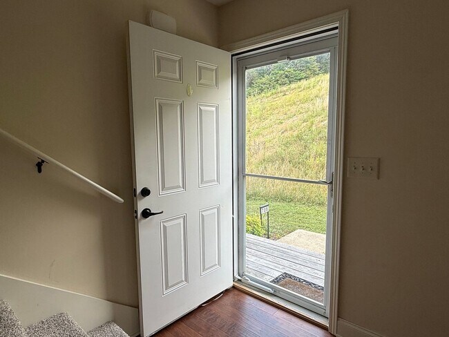 Foto del edificio - 704 Grays Pointe Ct