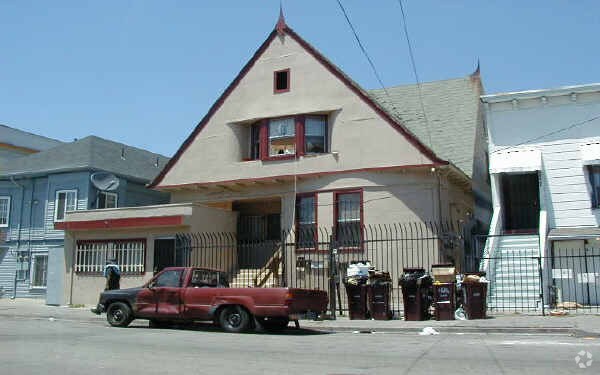 Building Photo - 1124-1128 34th St
