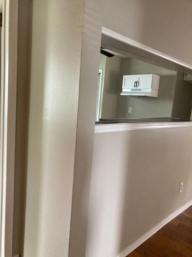 Foto del edificio - Price reduced! 3 bedroom house with detach...