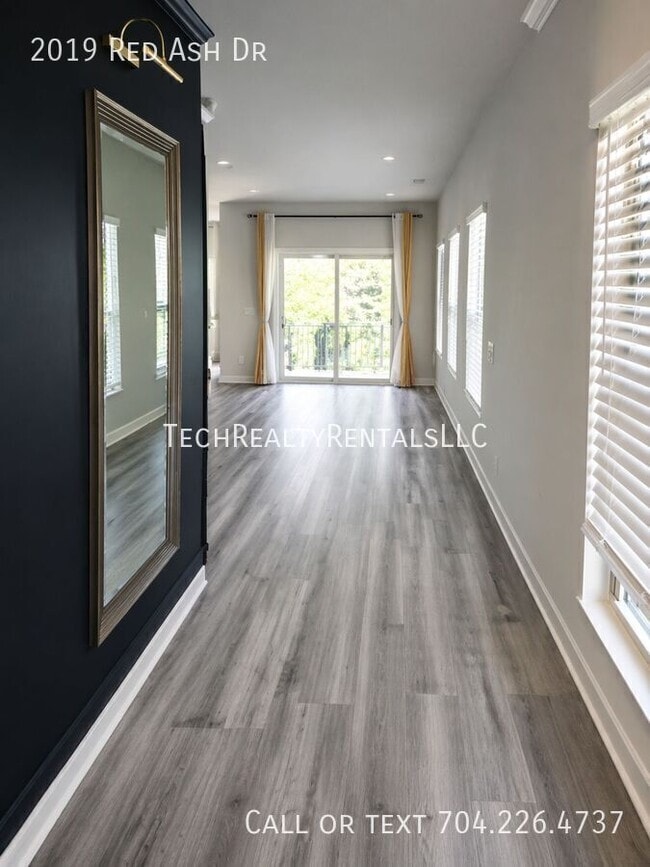 Foto del edificio - 2019 Red Ash Dr