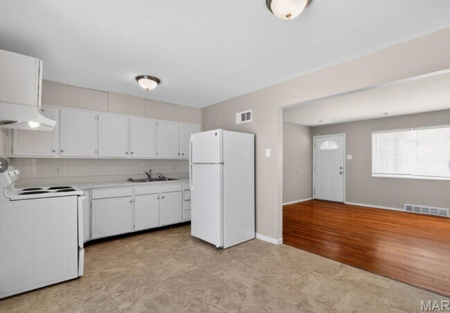 Foto del edificio - 296 Meadowcrest Dr