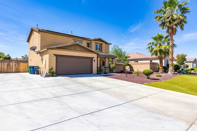 Foto del edificio - Welcoming 4 bed, 2.5 bath home w/ AC & PAID SOLAR!