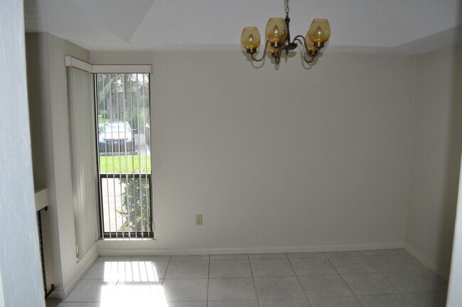 Foto del edificio - Woodhaven Condominium