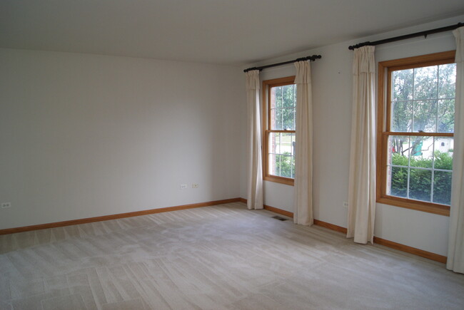 Building Photo - 1212 S Somerset Ln