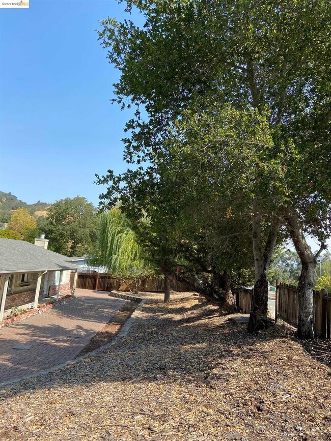 Foto del edificio - 3540 Deer Hill Rd