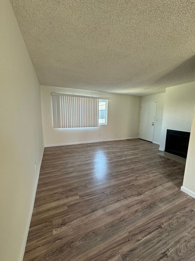 Building Photo - 17762 Paseo Cir