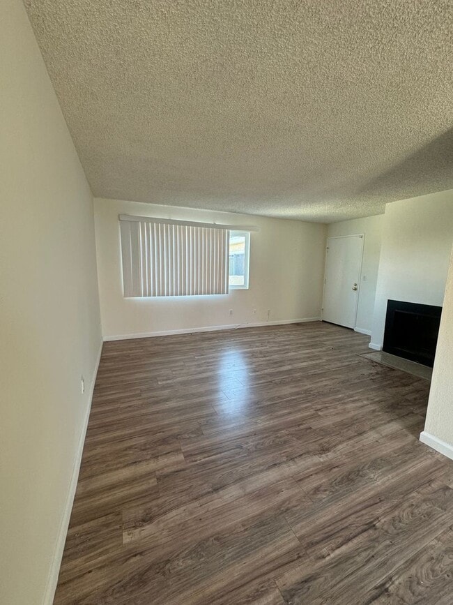 Building Photo - 17762 Paseo Cir
