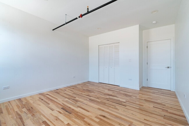 Building Photo - 2202 Lombard Ave