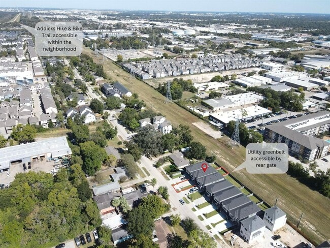 Building Photo - Wycliffe Dr.