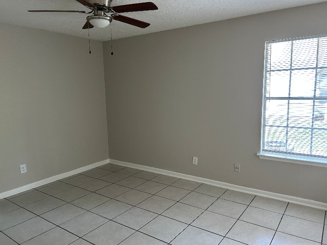 Foto del edificio - 737 W Mayfield Blvd