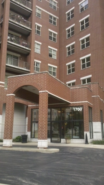 Primary Photo - 1700 Riverwoods Dr