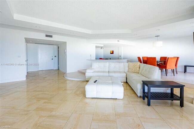 Foto del edificio - 2 br, 3 bath Condo - 1800 NE 114th St